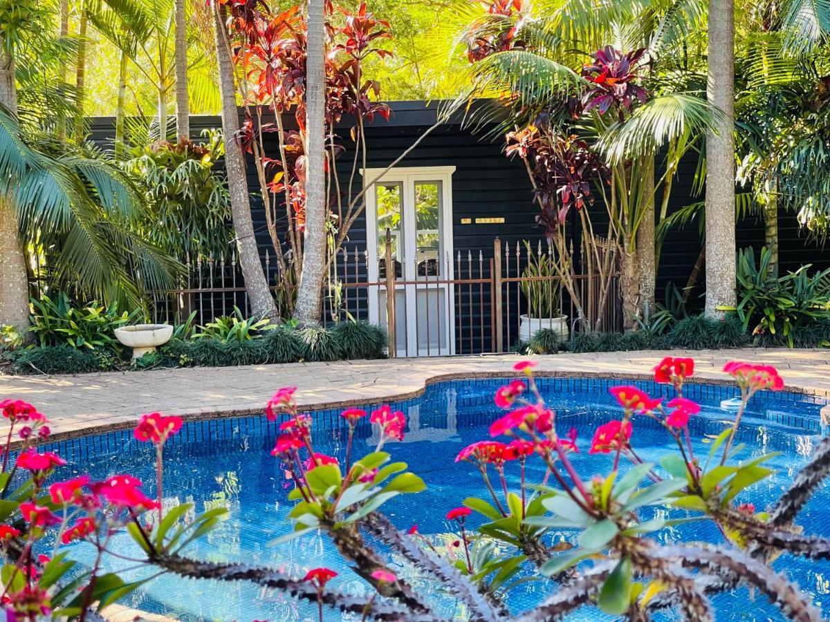 Sensom Boutique Bed And Breakfast Sapphire Beach Exterior photo