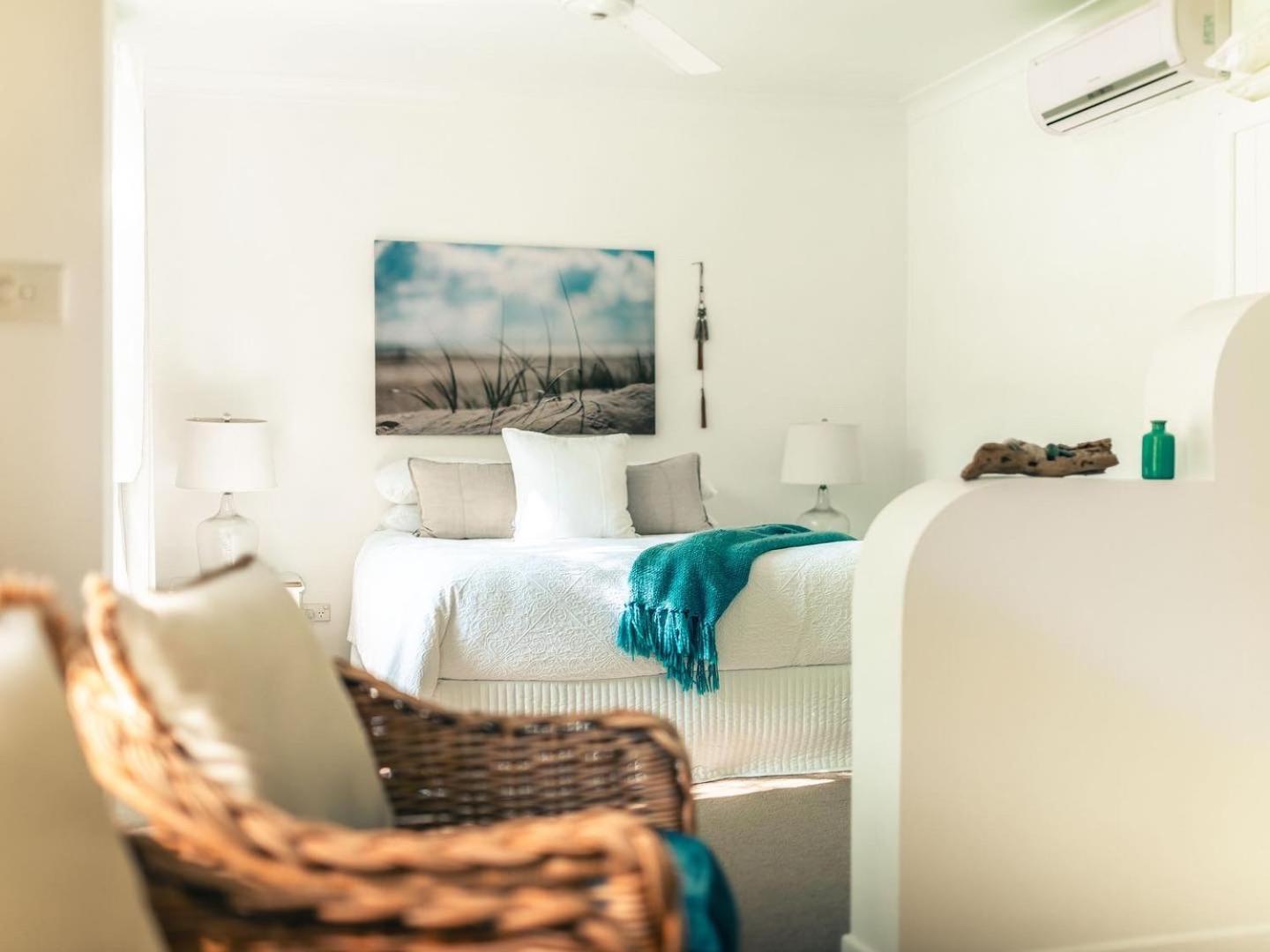 Sensom Boutique Bed And Breakfast Sapphire Beach Exterior photo
